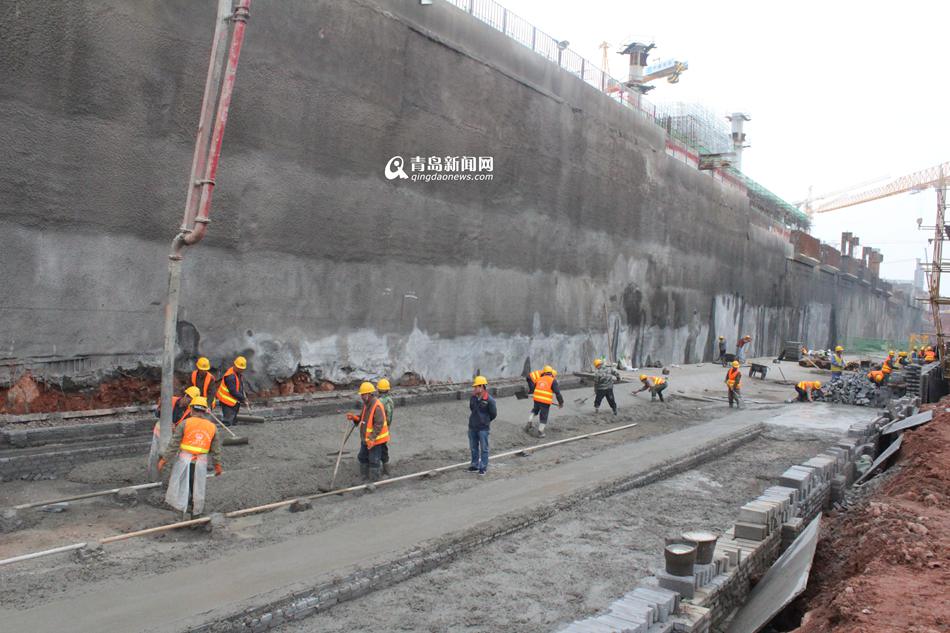 探访青岛新机场 高地铁站房进入主体施工