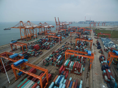 中国南部一繁忙码头