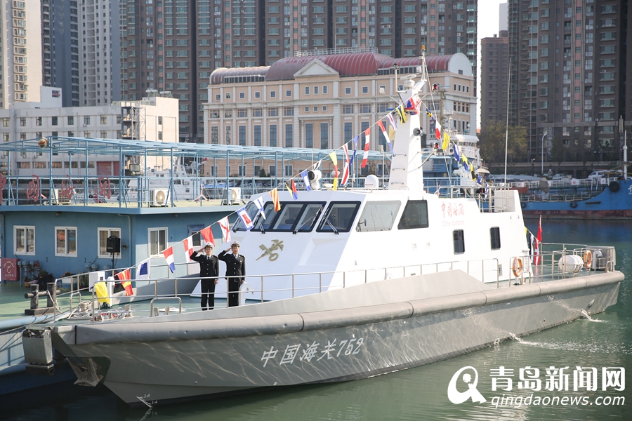 高清:青岛启用山东首艘海关监管艇 又快又灵活