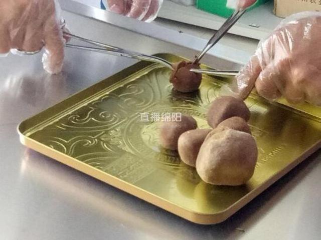 绵阳母羊胃里取出6颗“羊宝” 网传价值600多万（图）