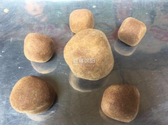 绵阳母羊胃里取出6颗“羊宝” 网传价值600多万（图）