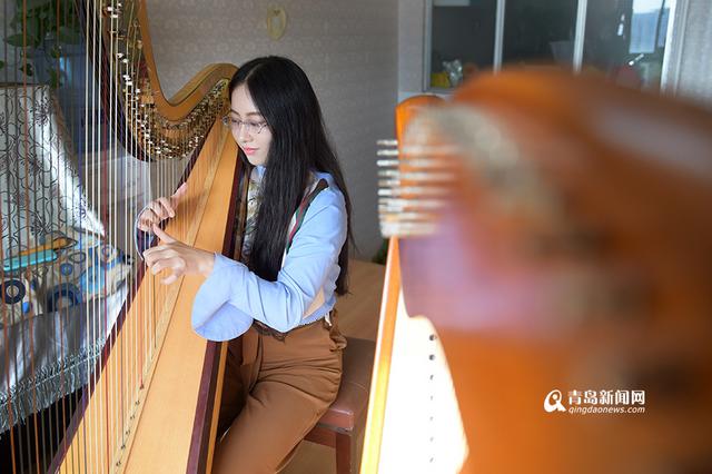 新青年】90后竖琴女孩 时薪5000元秒杀白领