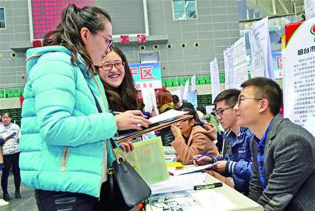 校园招聘会薪情不错 本科实习工资两千至四千
