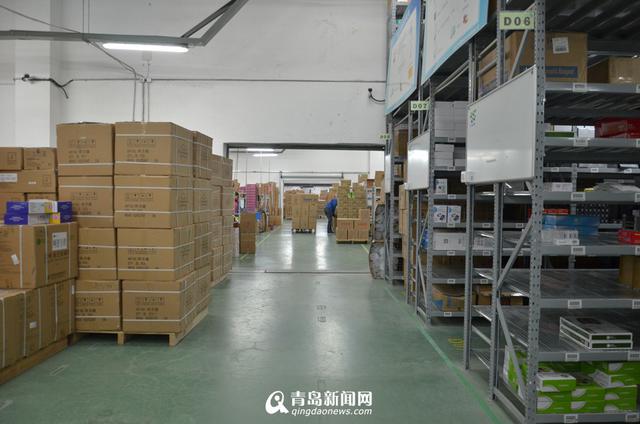 高清:实拍双11电商之夜 全体员工喝红牛熬通宵 高清:实拍双11电商之夜 全体员工喝红牛熬通宵