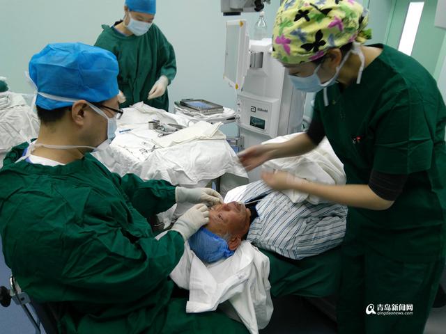 高清：实拍高精尖白内障手术 全程仅需5分钟