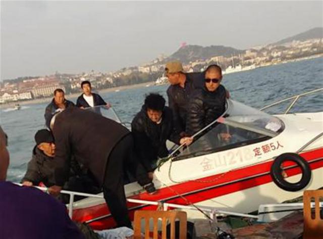 钓鱼船出故障船只下沉 5艘快艇紧急施救