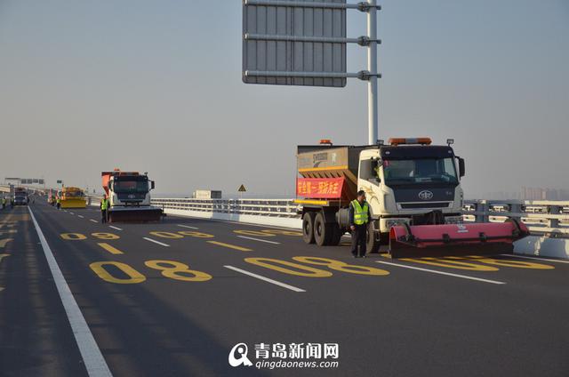 高清：揭秘胶州湾大桥扫雪设备 配歼5发动机