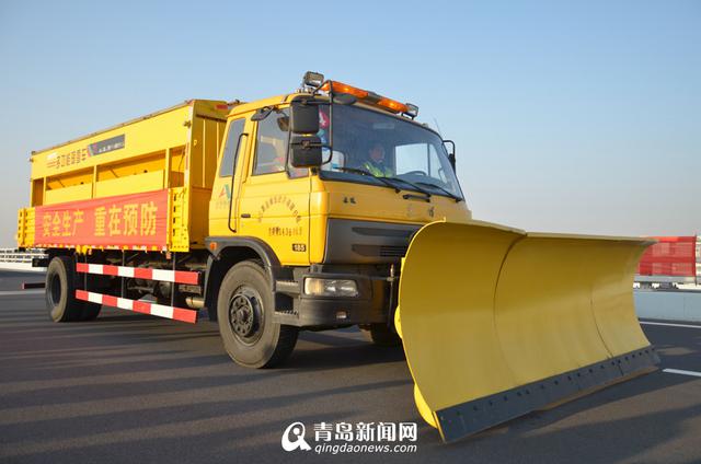 高清：揭秘胶州湾大桥扫雪设备 配歼5发动机