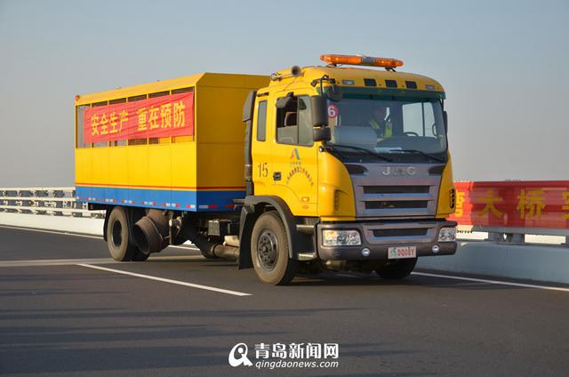 高清：揭秘胶州湾大桥扫雪设备 配歼5发动机
