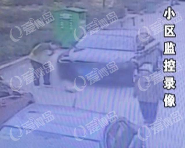 车主因谁先让路引纠纷 一方将石头塞对方车下