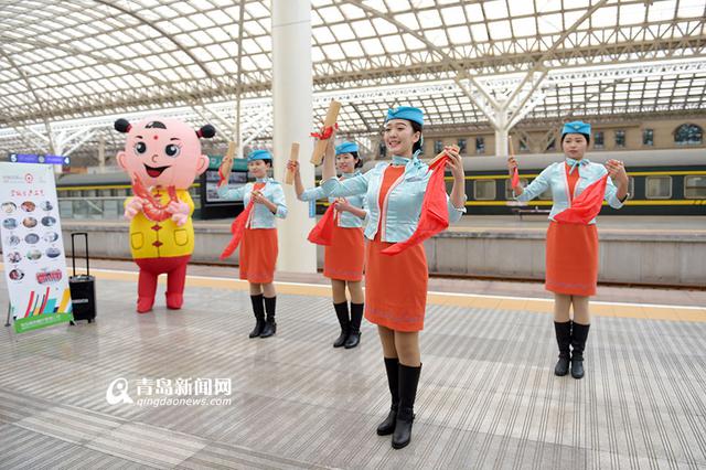 高清:青荣城际开通瞬间 时速200公里高姐抢镜