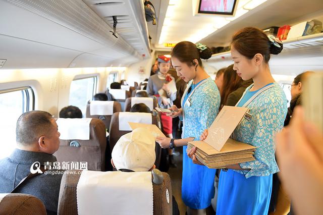 高清:青荣城际开通瞬间 时速200公里高姐抢镜