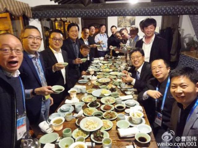 乌镇再现互联网顶级饭局 大佬们这次拼手机拍照