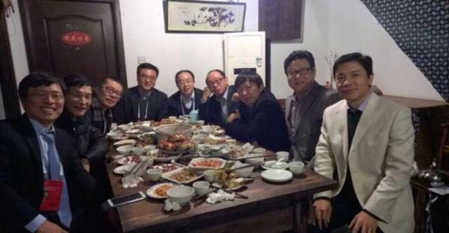 乌镇再现互联网顶级饭局 大佬们这次拼手机拍照