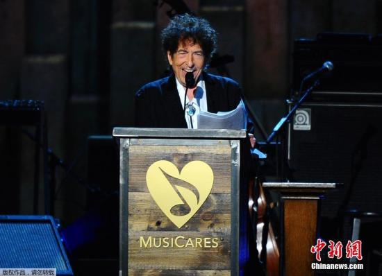 2015年，迪伦在 MusiCares Person Of The Year颁奖典礼上。