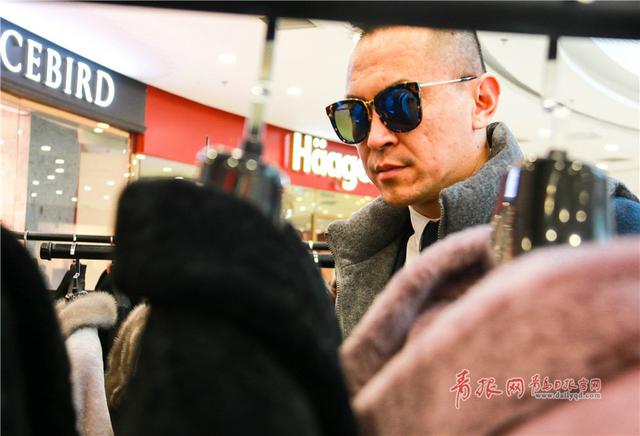 青岛40岁潮大叔化身衣橱整理师：方寸之间，大有天地！