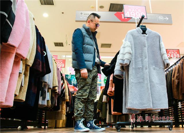 青岛40岁潮大叔化身衣橱整理师：方寸之间，大有天地！