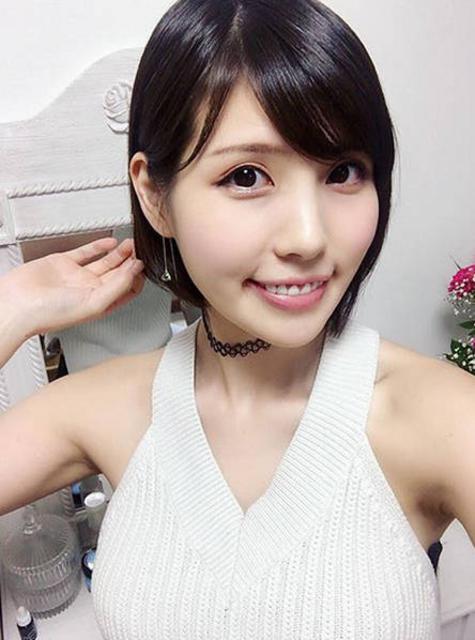     日本美女漫画家走红 不仅身材辣而且很有才