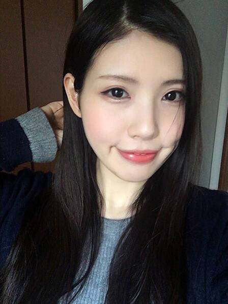     日本美女漫画家走红 不仅身材辣而且很有才