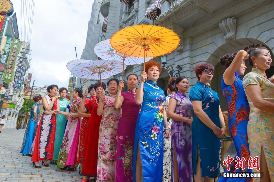 七百旗袍佳丽齐聚海口 共演女性优雅美