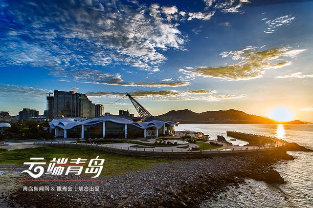 【云端青岛】百米高空看日出 云霞璀璨美如画