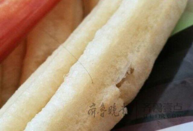 思念放心油条里竟有头发!海信广场超市将产品下架 思念放心油条里竟有头发!海信广场超市将产品下架