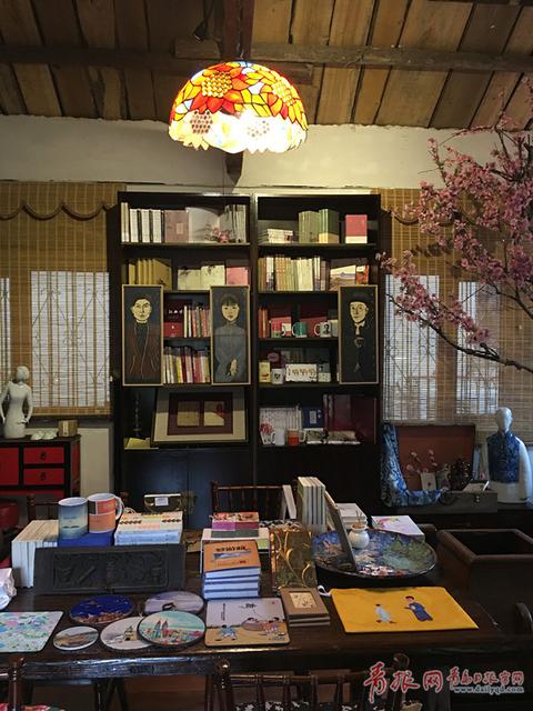 新荒岛书店市南开张 老城区再添文艺地标 新荒岛书店市南开张 老城区再添文艺地标