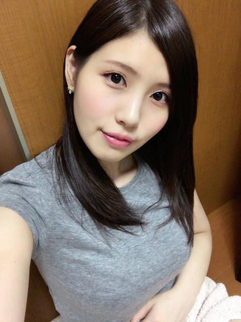 日本美女漫画家走红 不仅身材辣且很有才(图)