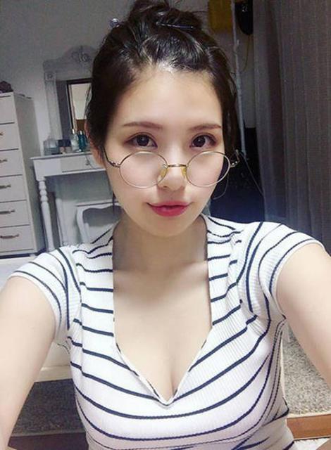 日本美女漫画家走红 不仅身材辣且很有才(图)