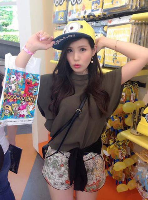 日本美女漫画家走红 不仅身材辣且很有才(图)