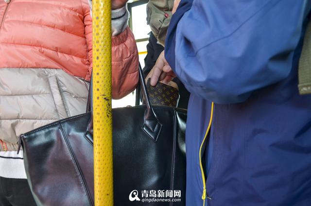 冬季提防公交三只手 民警揭秘小偷惯用两套路 冬季提防公交三只手 民警揭秘小偷惯用两套路