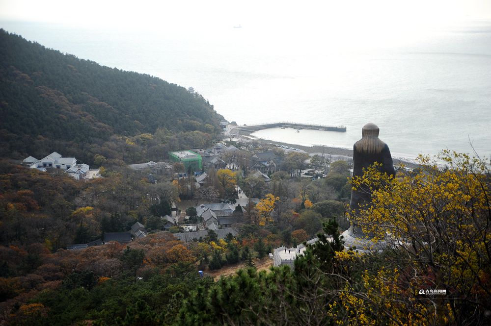 高清：大风降温吹散阴霾 冬日崂山蓝震撼上演