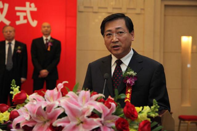 山航集团换帅 国航资深飞行员徐传钰接任董事长