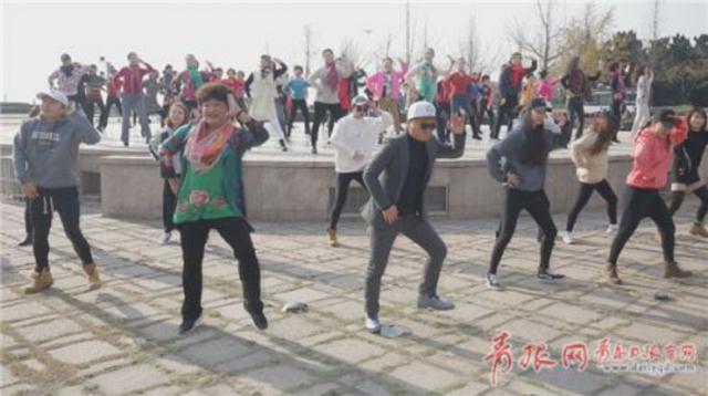 青岛广场舞出教材 《海带最快乐》火了