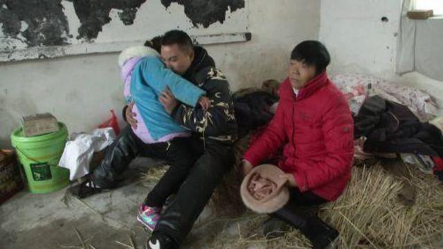 婆婆被谣传“逼死儿媳”遭围攻 被迫举家流浪