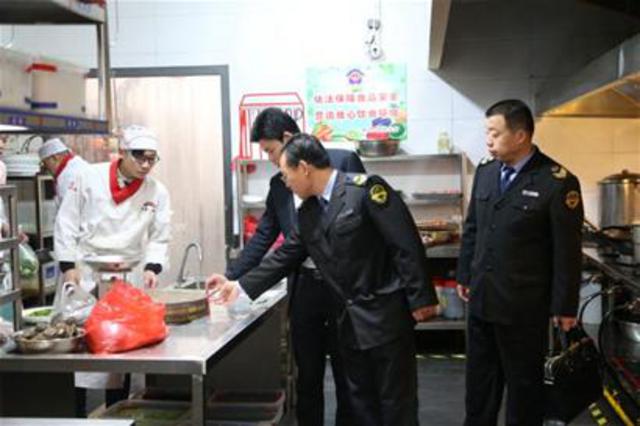 100多家火锅店过筛假羊肉 抽检结果定期公布