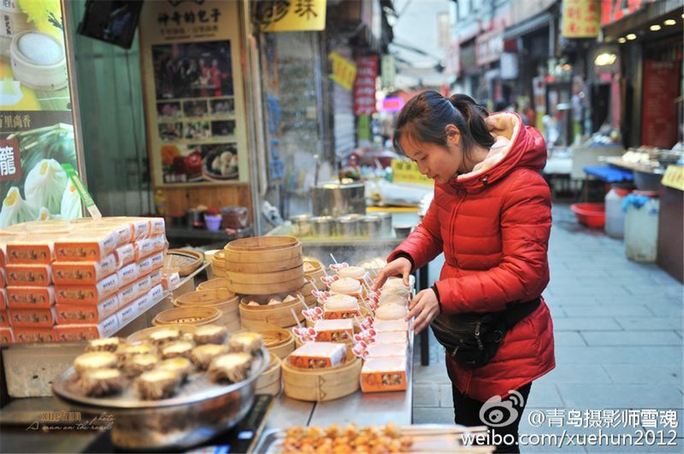 冬日劈柴院游客云集 老外也爱“嘎拉味”