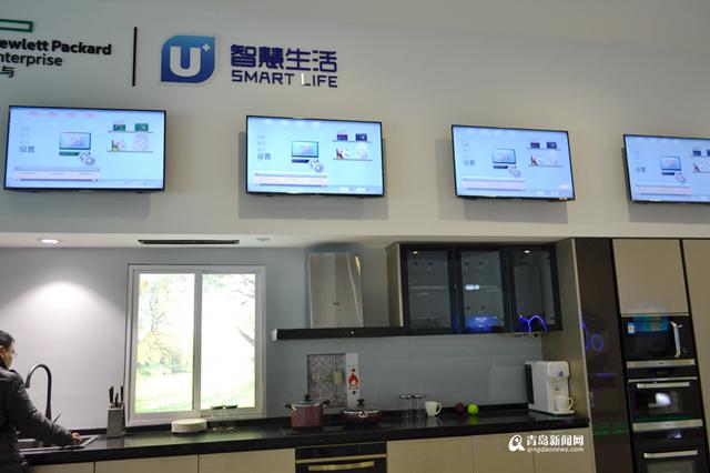 东方影都大剧院封顶 灵山湾珊瑚贝桥亮相