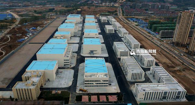 东方影都大剧院封顶 灵山湾珊瑚贝桥亮相