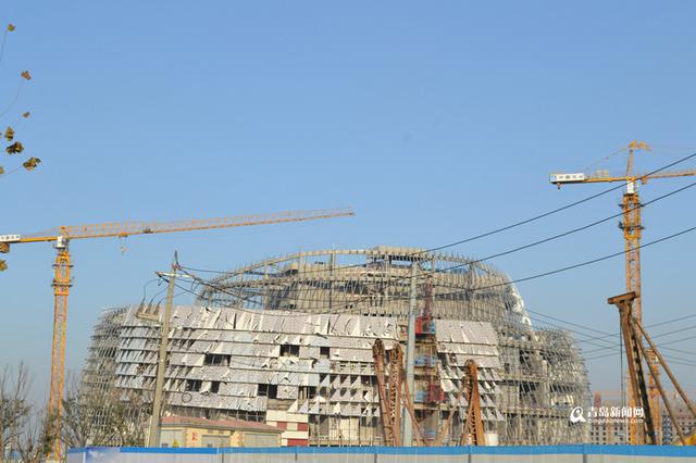 东方影都大剧院封顶 灵山湾珊瑚贝桥亮相