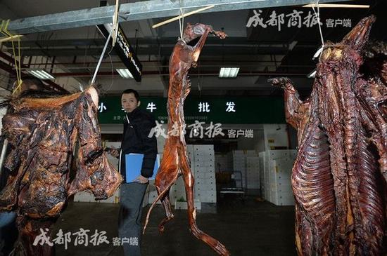 伪爱猫人每天杀猫100只 将猫肉当兔肉卖上餐桌