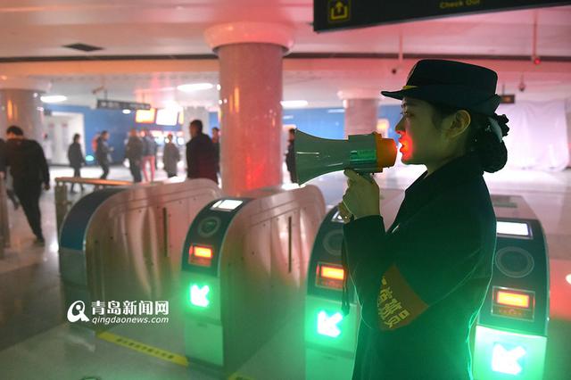 高清:实拍地铁应急演练 站内着火1小时内搞定