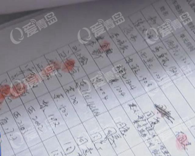 开放小区变封闭 物业划车位收费引质疑 开放小区变封闭 物业划车位收费引质疑
