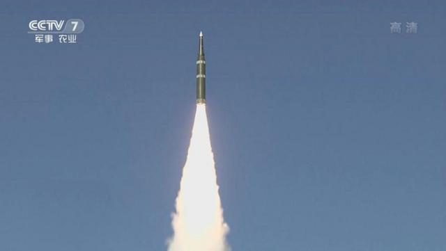 震撼！央视公布10枚东风-21C导弹齐射壮观画面