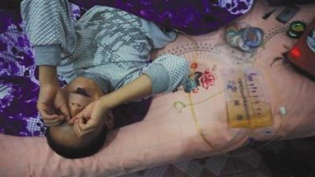 10岁男童住院输血染艾滋 5家涉事单位称没有责任 10岁男童住院输血染艾滋 5家涉事单位称没有责任