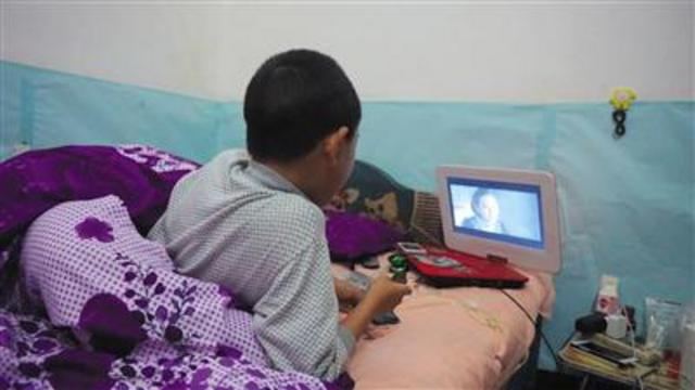 10岁男童住院输血染艾滋 5家涉事单位称没有责任 10岁男童住院输血染艾滋 5家涉事单位称没有责任