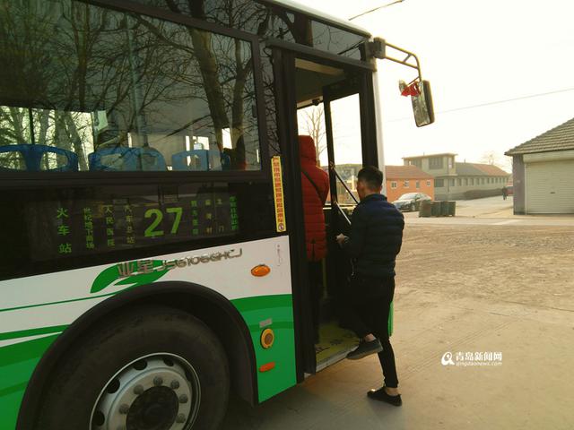 高清:体验青胶城际公交 从市政府至胶州5块钱