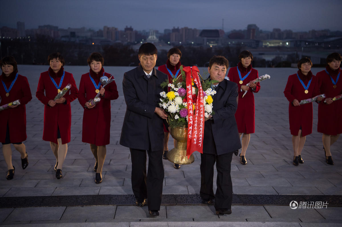 朝鲜女足连夺世界冠军 举国欢腾万人空巷(图)