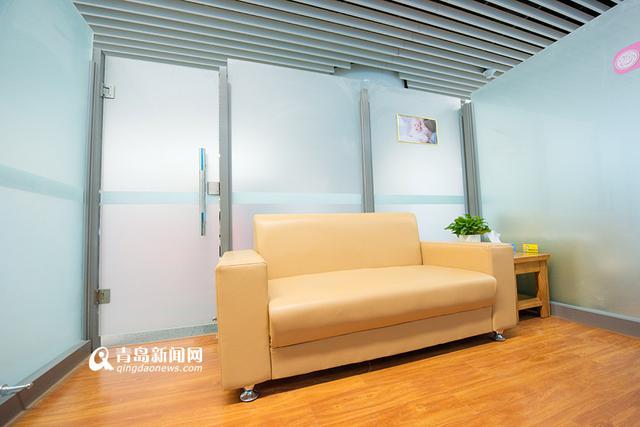 高清:地铁车站有了母婴室 宝妈们出行不尴尬
