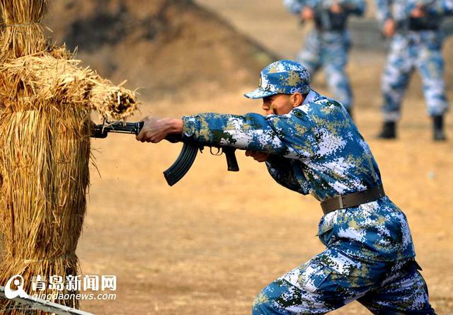 高清：帅! 北海舰队2016年新兵列队接受检阅